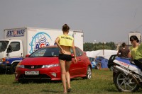 Девушка в мини-шортиках