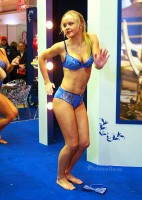 девушка на выставке текстильлегпром 2012 v.o.v.a. показ нижнего белья