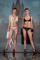 Модели в нижнем белье на показе Lingerie Show-Forum