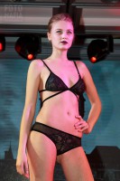 Модели в нижнем белье на показе Lingerie Show-Forum