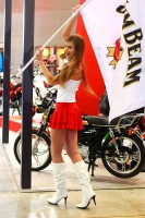 девушка позирует на выставке мото парк 2012