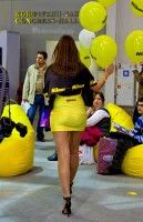 девушка в обтягивающем мини платье на выставке фотофорум 2012