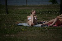 Подглядывание за девушками в бикини