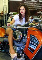 девушка московского тюнинг шоу 2012 на мотоцикле