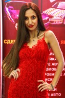 девушка на выставке московское тюнинг шоу 2012