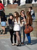 фотоохота на девушек на Манежной площади