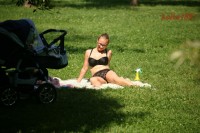 Фотоохота на загорающих девушек