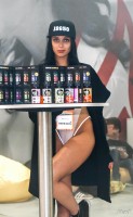 Модель Yo Vape на выставке Vapexpo