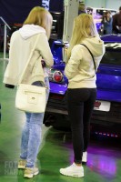 Девушка на выставке японских автомобилей