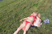 Фотоохота на загорающих девушек