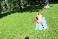 Фотоохота на загорающих девушек