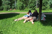 Фотоохота на загорающих девушек