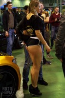 Модель в мини-шортиках Авто Тюнинг Шоу 2017