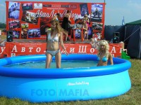 Модель на выставке Автоэкзотика