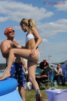 Девушка в прозрачном белье в бассейне