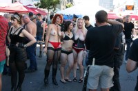 девушки Folsom Street Fair