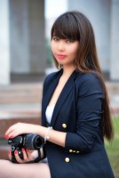 азиатская девушка с фотоаппаратом