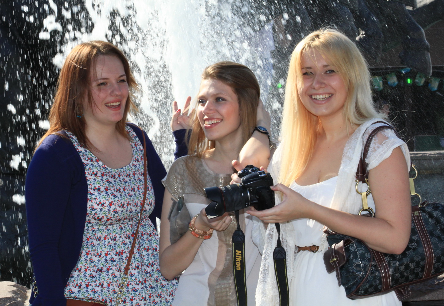 3 девушки и один фотоаппарат