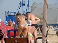 девушки на пляже Черного моря
