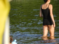 Девушки купаются в обычном белье