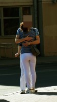 Девушка в прозрачной одежде на улице