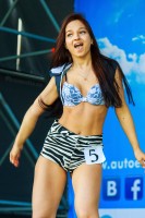 девушка танцует гоу-гоу на автоэкзотике 2012