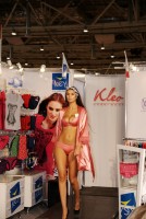 девушка на выставке текстильлегпром 2012