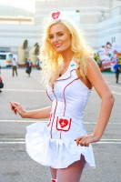 секси медсестра на солнышке