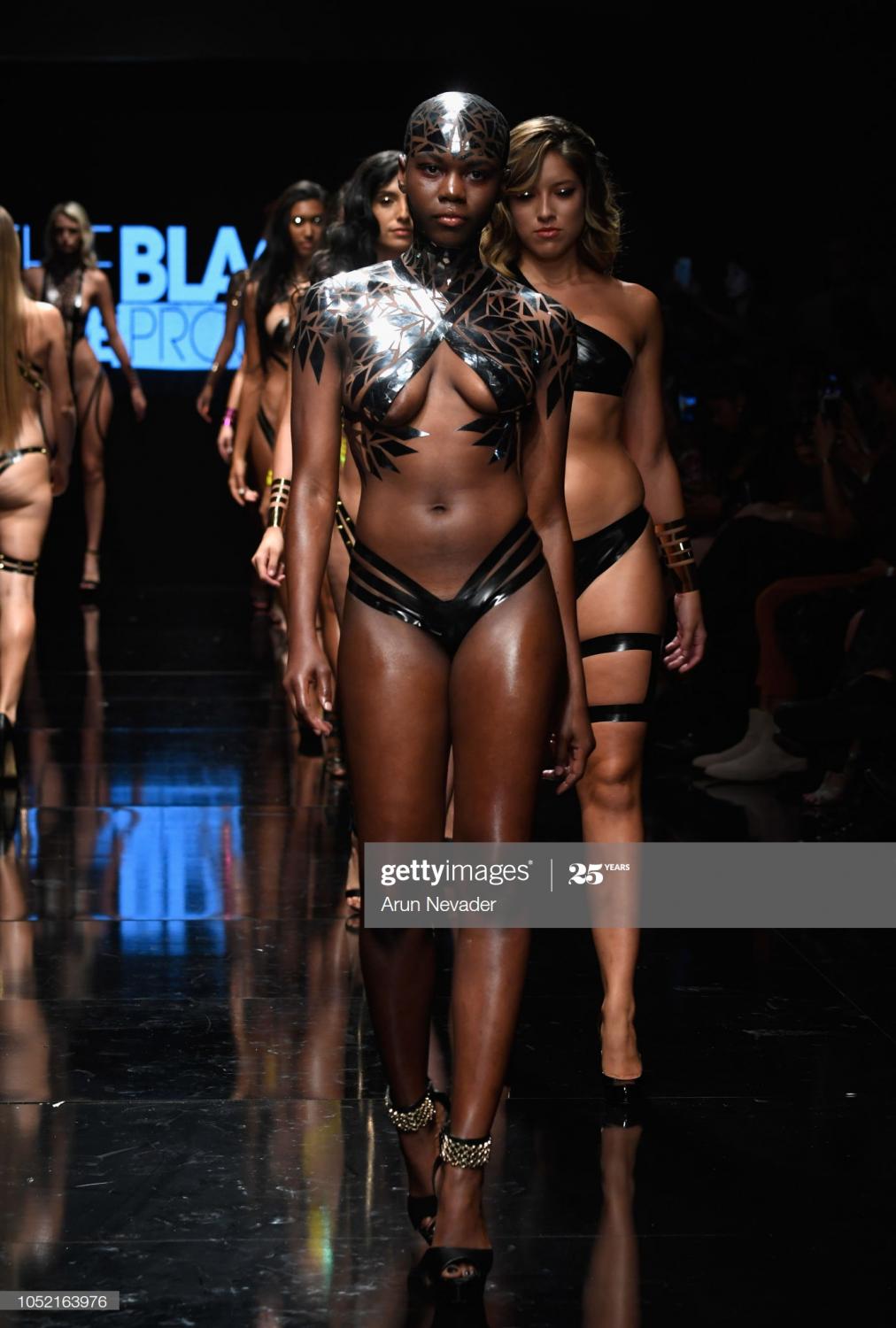 La fashion week 2024 black tape project. Black Tape Project 2018 участницы. Black Tape Project 2020 Арун Невадер. Black Tape Project at los Angeles Fashion week Powered by Art Hearts Fashion LAFW SS/19. Black Tape Project 2019 имена моделей.