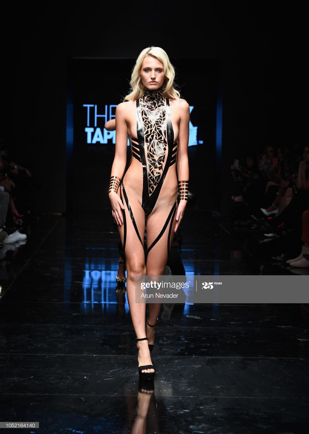 La fashion week 2024 black tape. Black Tape Project 2020 Арун Невадер. Black Tape Project at los Angeles Fashion week Powered by Art Hearts Fashion LAFW SS/19. Модель Блэк тейп Проджект. Показ мод купальники из изоленты.