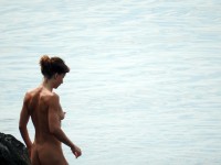 Фотоохота на купающуюся голышом