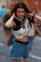 Фотоохота на девушку без лифчика на улице