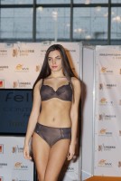 девушка в нижнем белье на выставке Lingerie-Expo