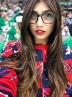 Mia Khalifa в очках