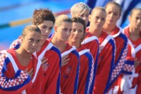 Спортсменки водного поло в купальниках