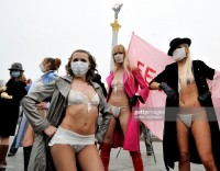 Активистки Femen