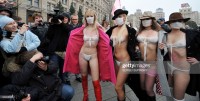 Активистки Femen