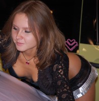 Сексуальная и милая модель выставки тюнинга в Москве