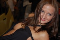 Девушка с красивой грудью на выставке Dreamcar Show 2010